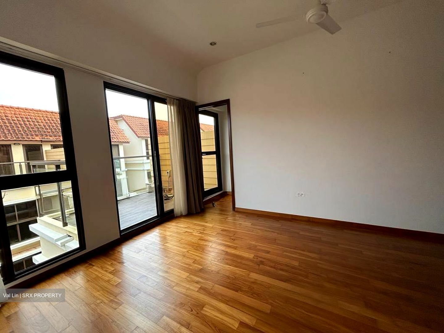 Holland Link (D10), Terrace #499208961